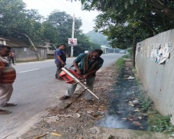 মশক নিধন স্প্রে করণ।